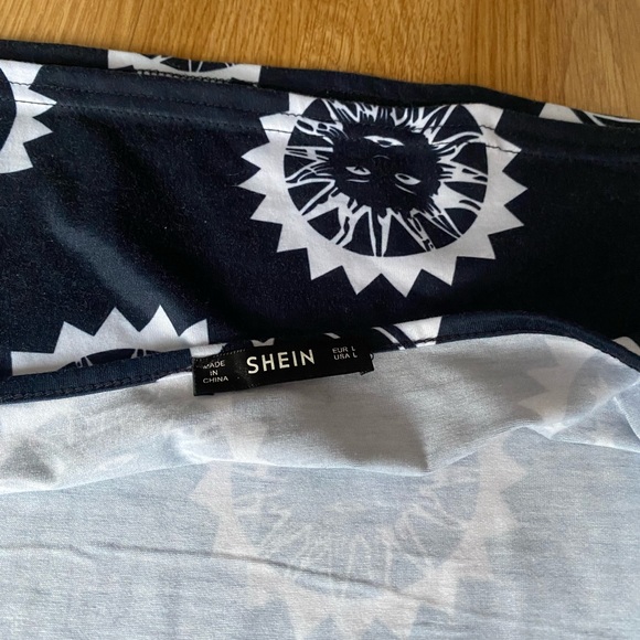 Patterned Cropped Halter Top - Picture 3 of 3